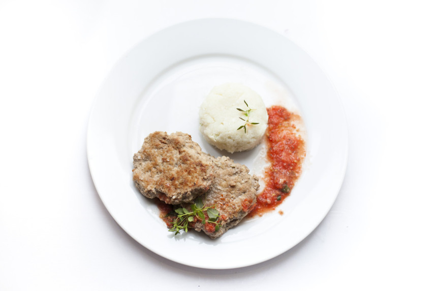 paleo meal: cauliflower rice, lamb mince beef and tomato sauce